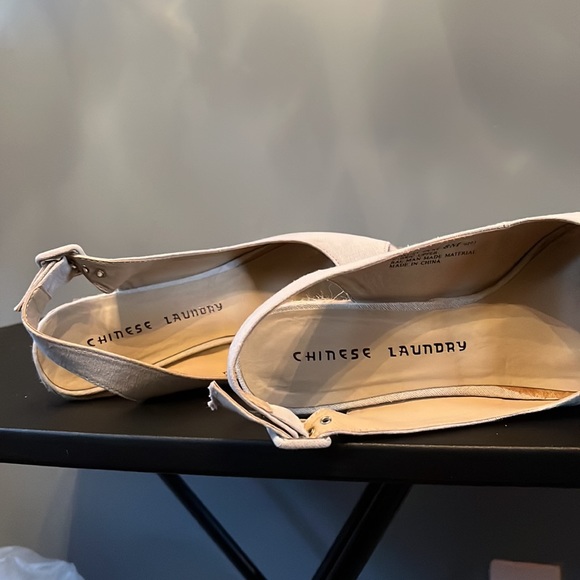 Chinese Laundry-size 8-only worn 3x. Peep toed canvas. - Picture 4 of 6